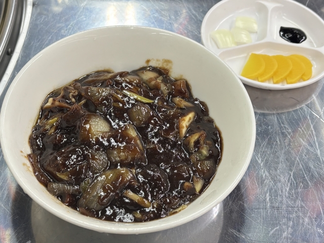 チャジャン麵　おいしい